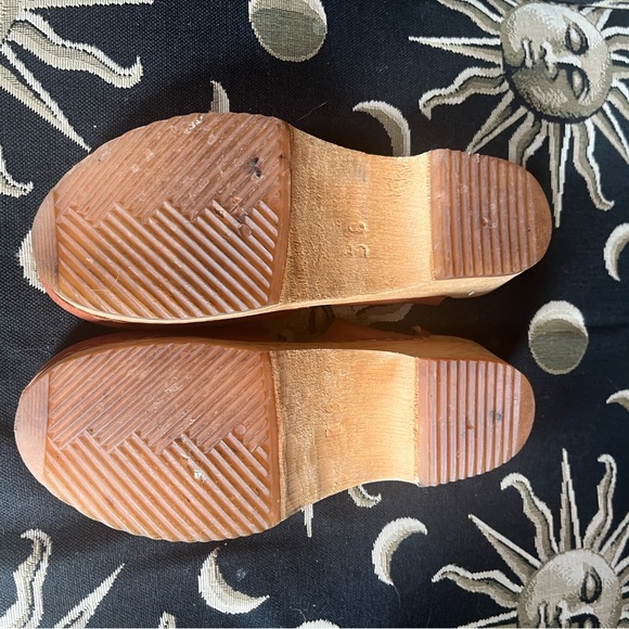 Swedish Hasbeens Closed Toe Tan Mary Jane Clogs size 38 (us size 7.5) - Picture 5 of 8